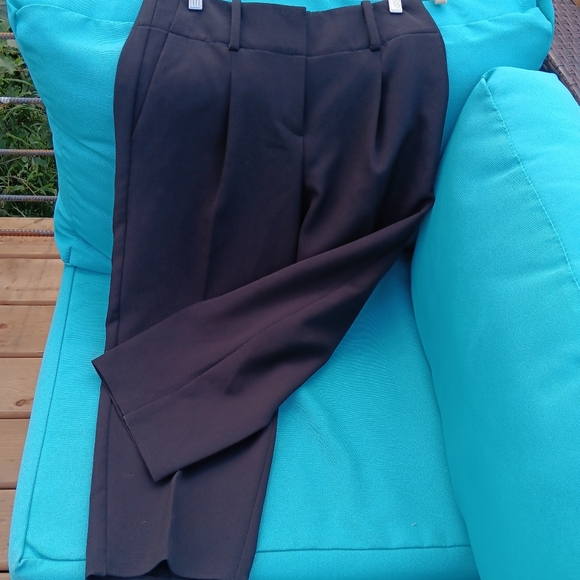 Ann Taylor‎ Capris - Size 0 - Picture 3 of 6